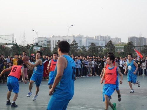 bevictor伟德篮球赛交通与汽车工程学院再次获胜1.jpg